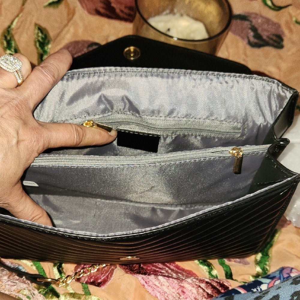 Yves Saint Laurent Black Chevron Shoulder Bag with Gold Logo - Picture 5 of 5